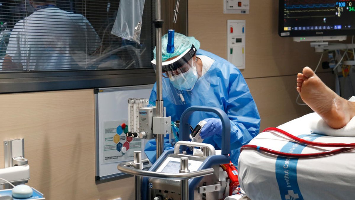 Lenta mejora en los hospitales tarraconenses del número de pacientes afectados por la covid-19