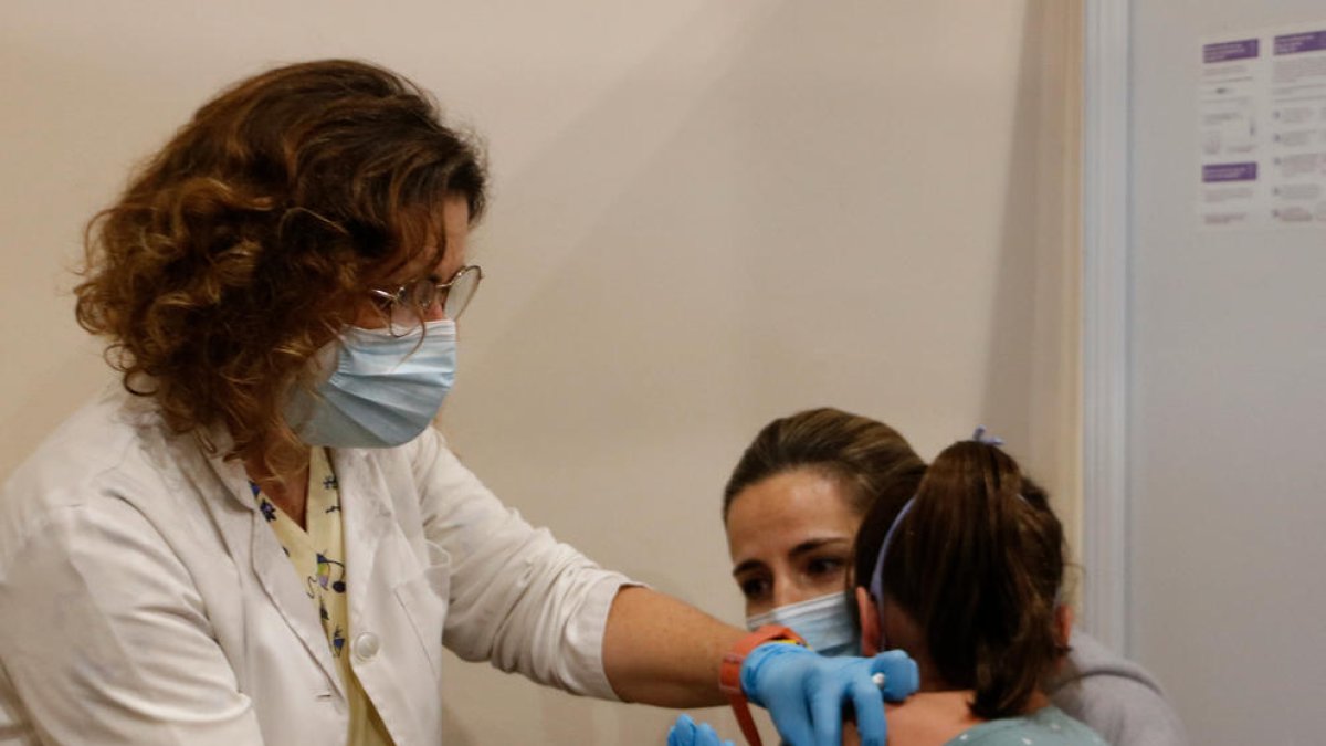 La Comissió de Salut Pública acorda que els vacunats contactes estrets de positius no facin quarantena