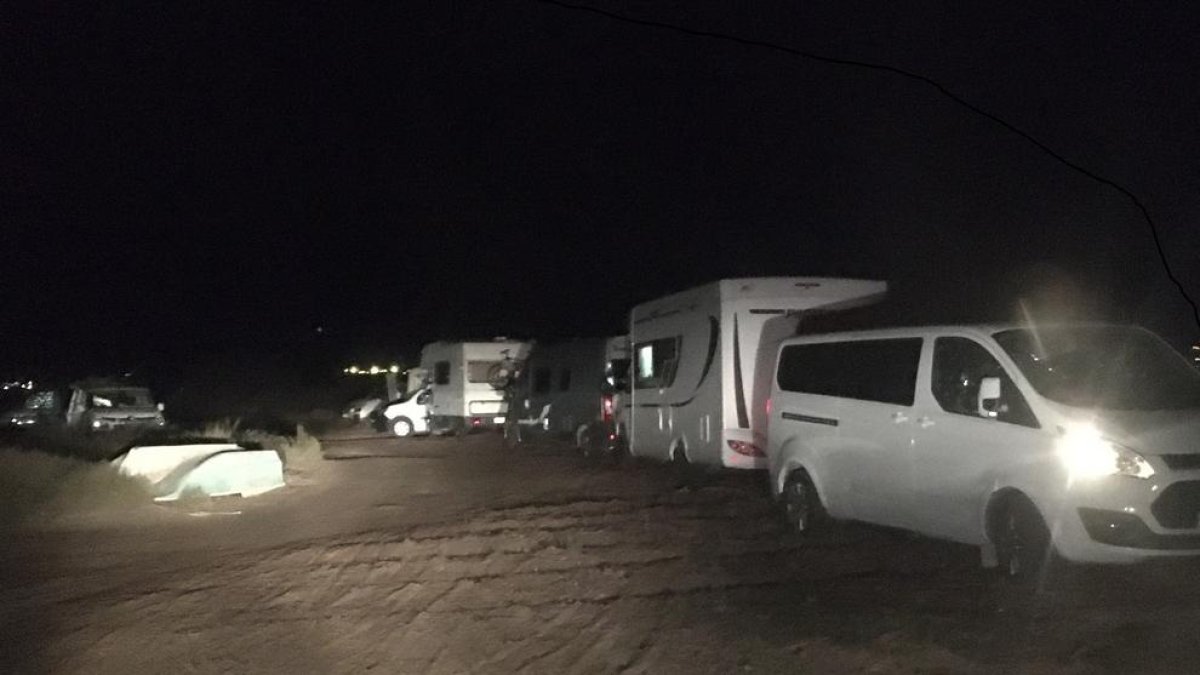 Las pernoctaciones ilegales en el Parque Natural del Delta del Ebro bajan de 539 a 52 entre semana santa y en agosto