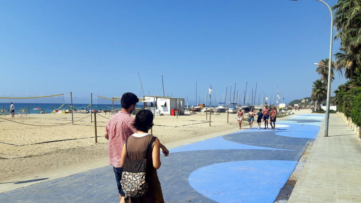 Presenten la nova zonade vianants al carrer Pescadors d'Altafulla