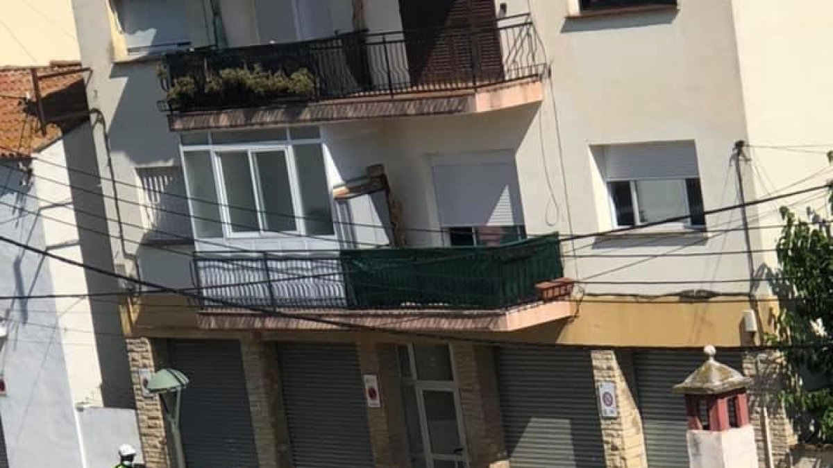 Un detingut a Torreforta per provocar un foc en un pati comunitari i impedir que accedeixin els bombers