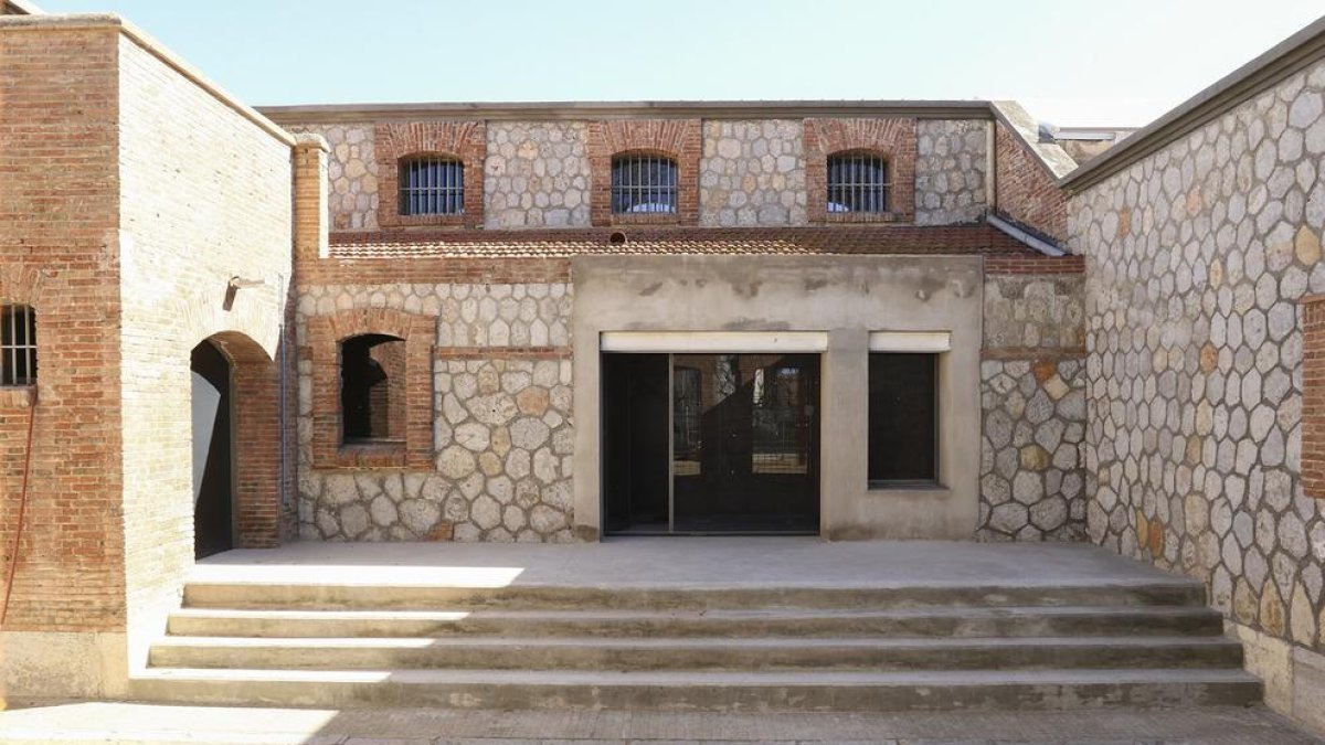 El menjador d'El Roser de Reus no es posarà en marxa fins a mitjans de gener