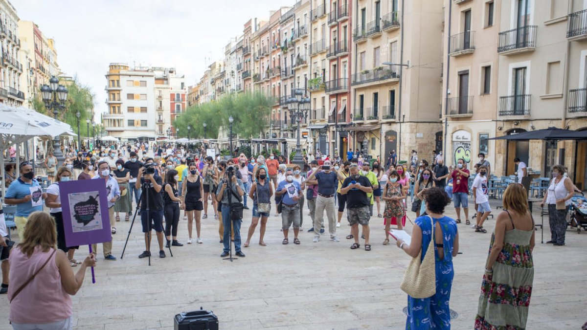 Concentración en Tarragona por la defensa de los derechos de las mujeres a Afganistán