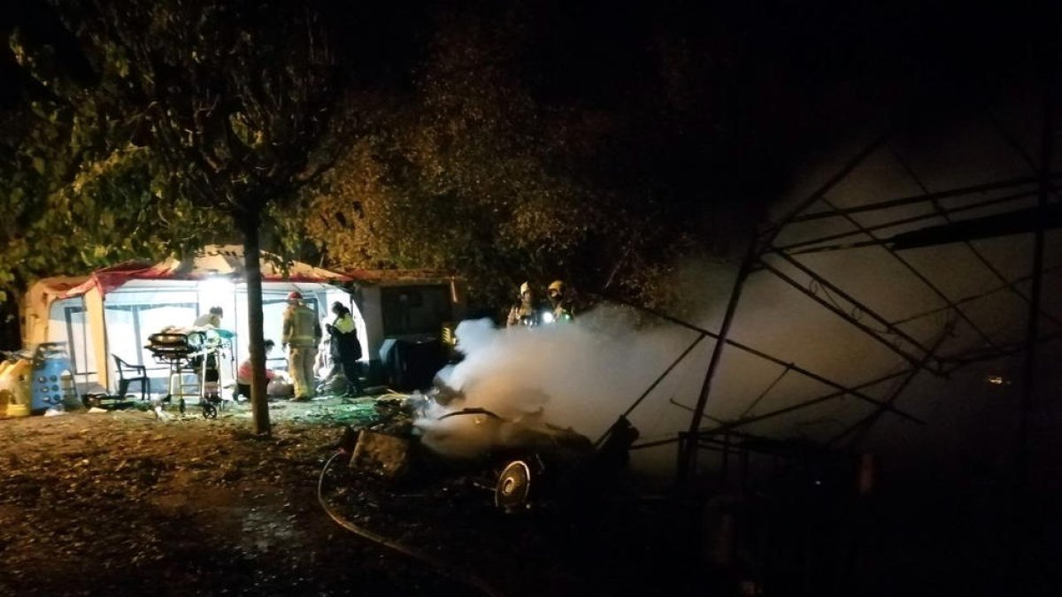 Dos ferits, un de greu, en l'incendi d'una caravana en un càmping d'Espinelves