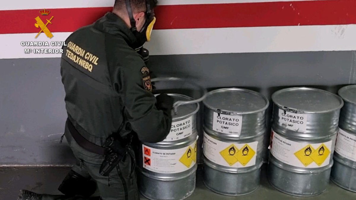 Intervienen 350 kilogramos de precursores de explosivos en un bloque de pisos en Reus