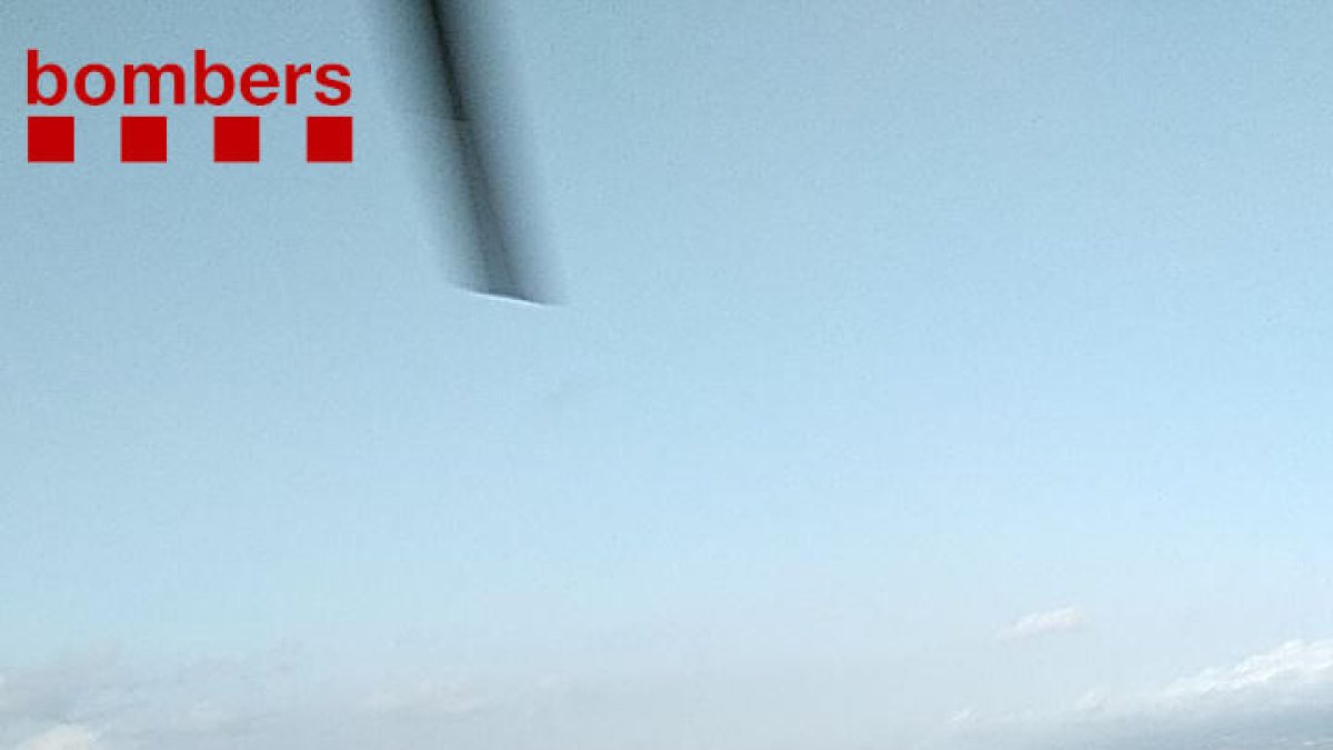 Un incendi de matolls a Montblanc obliga a tallar la circulació ferroviària