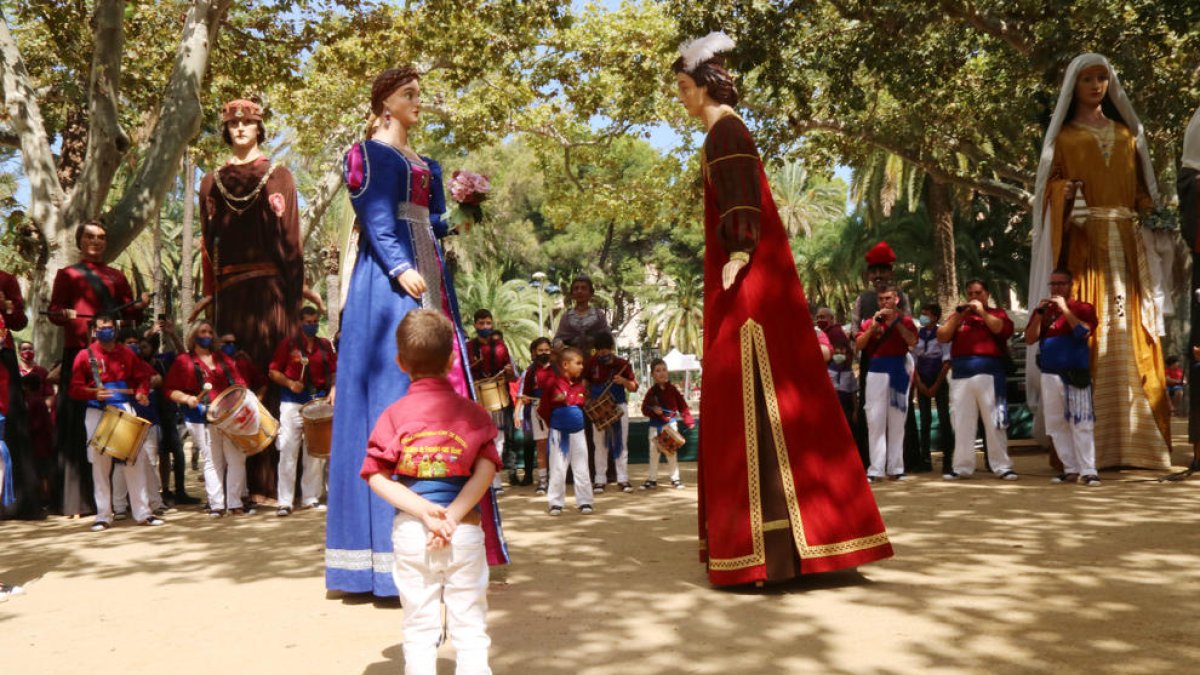 Tortosa estrena los gegantons Rufo i Rubí con la «ilusión» de promover la cultura popular
