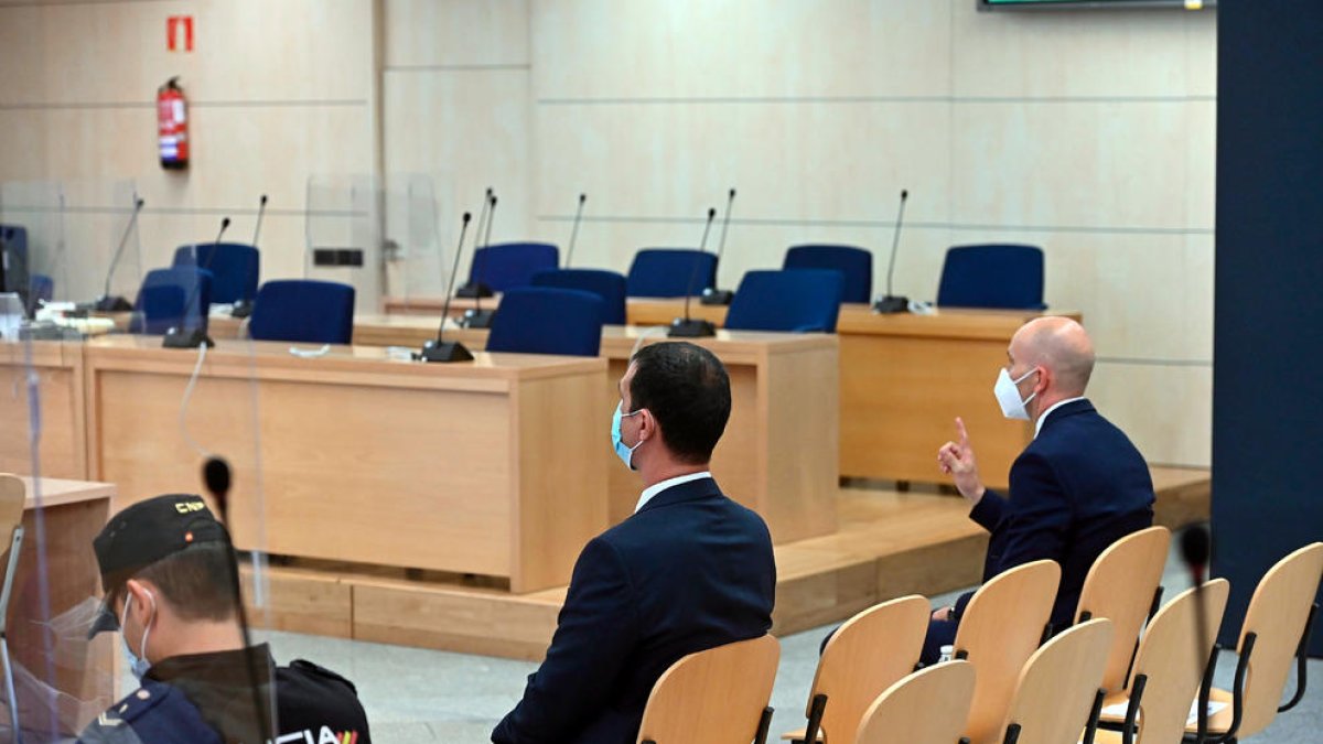 L'Audiència Nacional absol els dos mossos d'Esquadra que acompanyaven Puigdemont a Alemanya