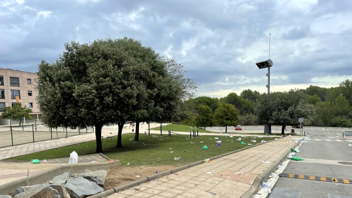 Una noia de 18 anys denuncia una agressió sexual al macrobotellot al campus de la UAB