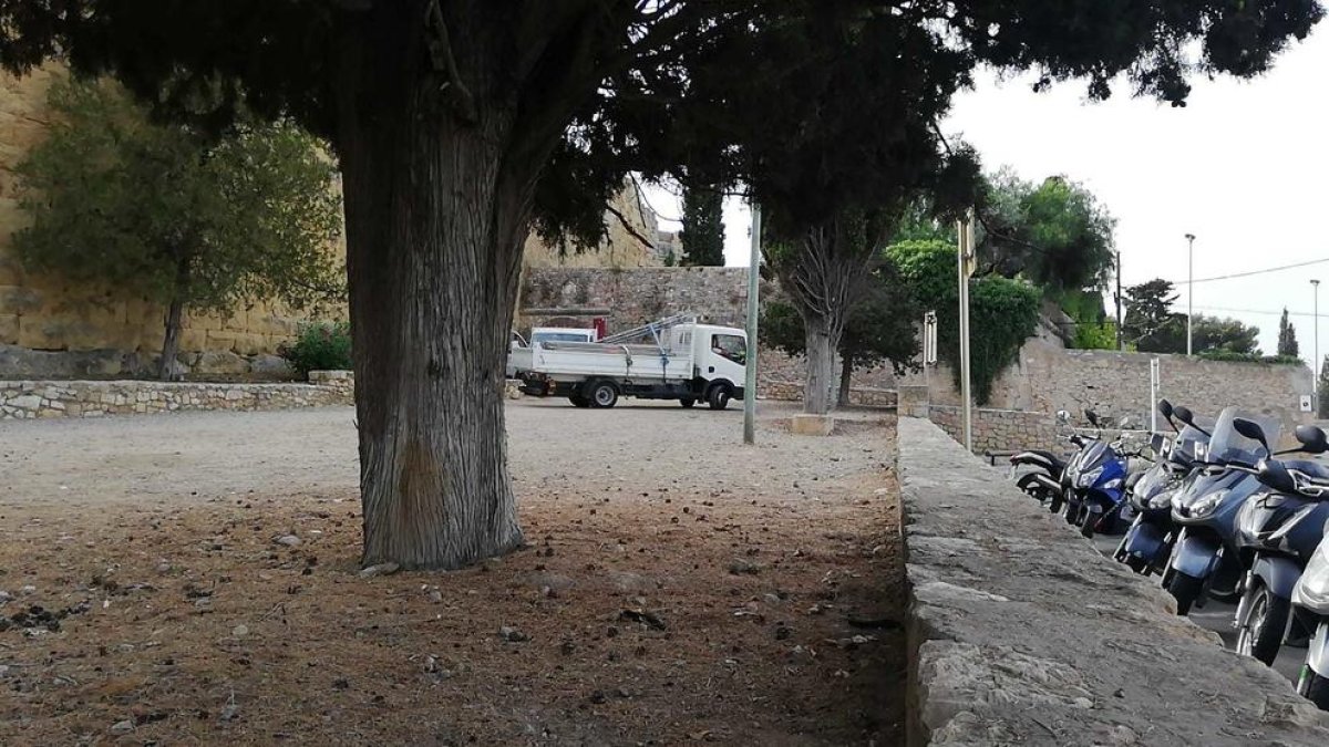 Retiren la polèmica bastida de la Torre de Minerva
