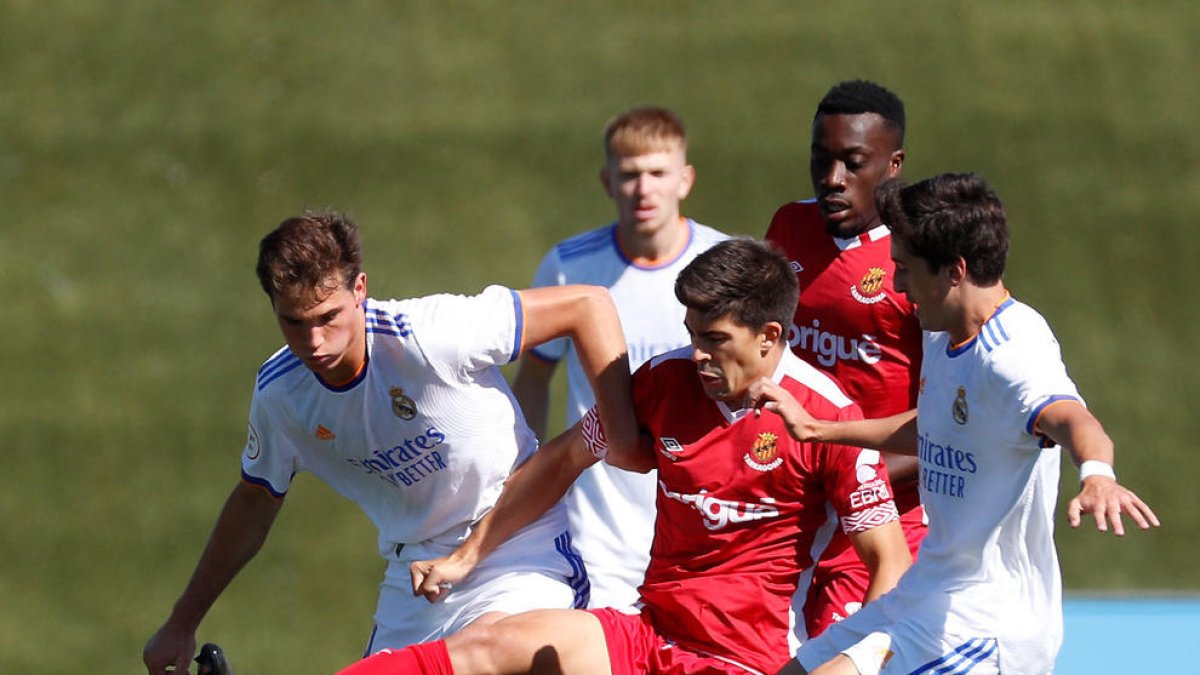 Aranda devuelve al Nàstic a la Tierra (2-1)