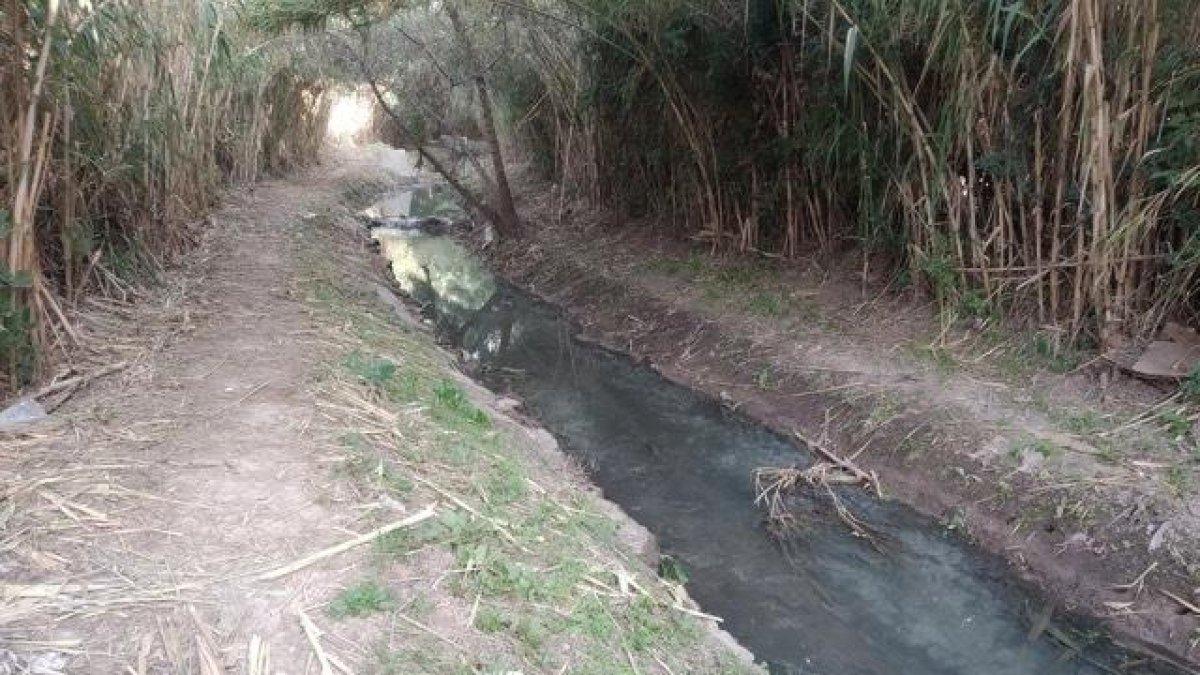 Detectan una fuga de aguas fecales por obturación en la riera de Riu Clar