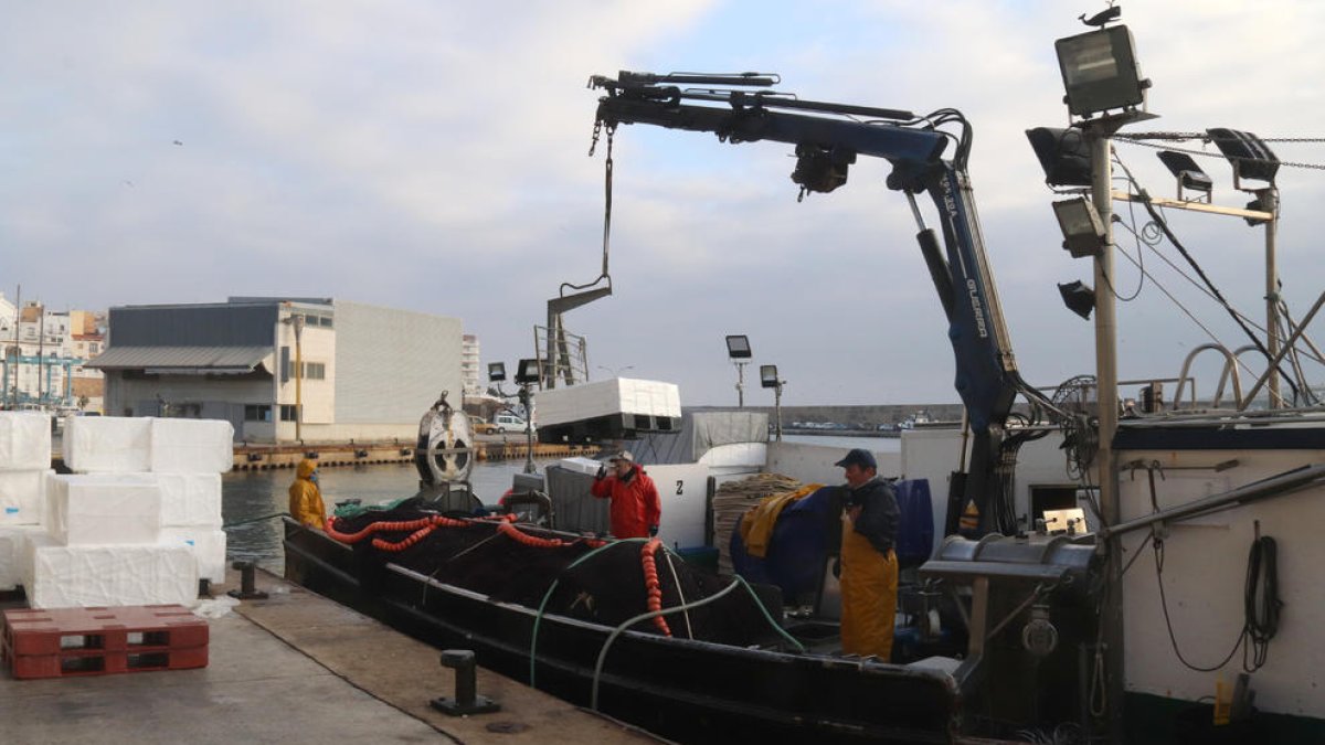 Los pescadores de cerco reclaman poder capturar los atunes que los entran a la red