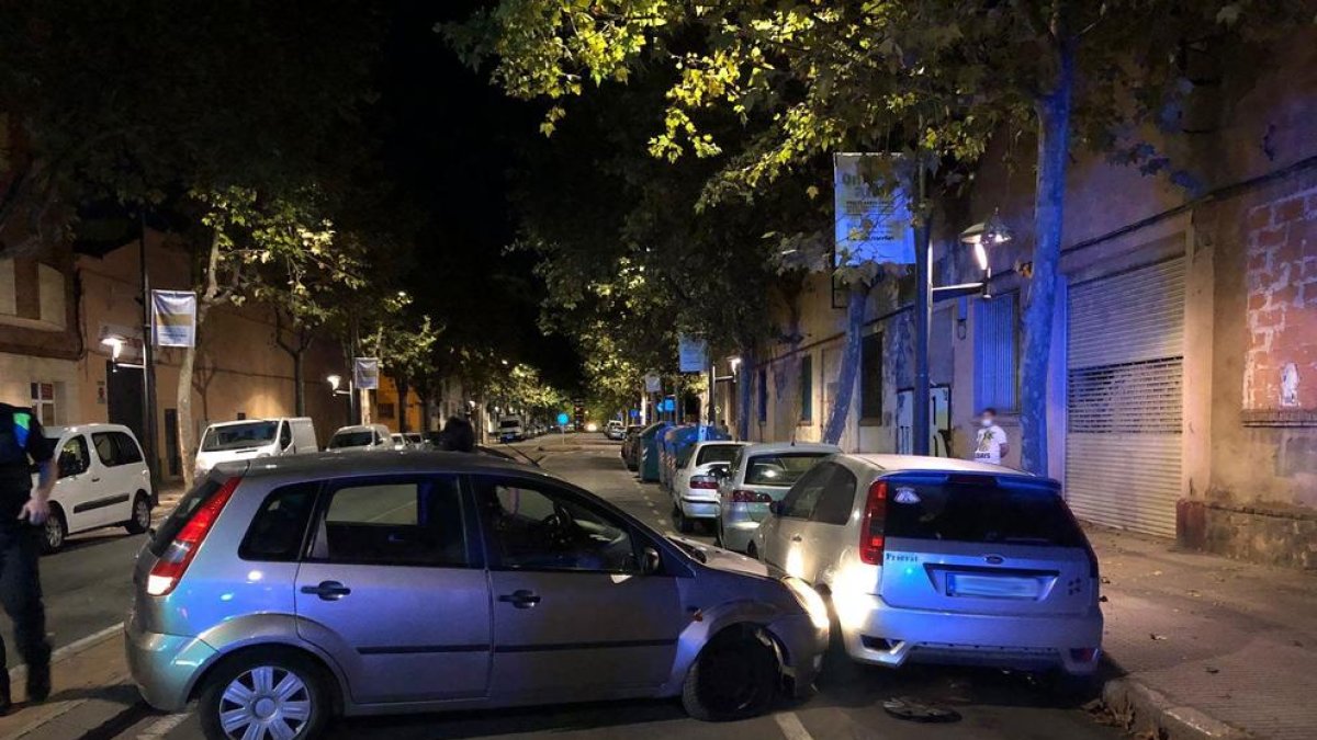 S'estampa contra un vehicle estacionat a Reus i dona positiu al control d'alcoholèmia