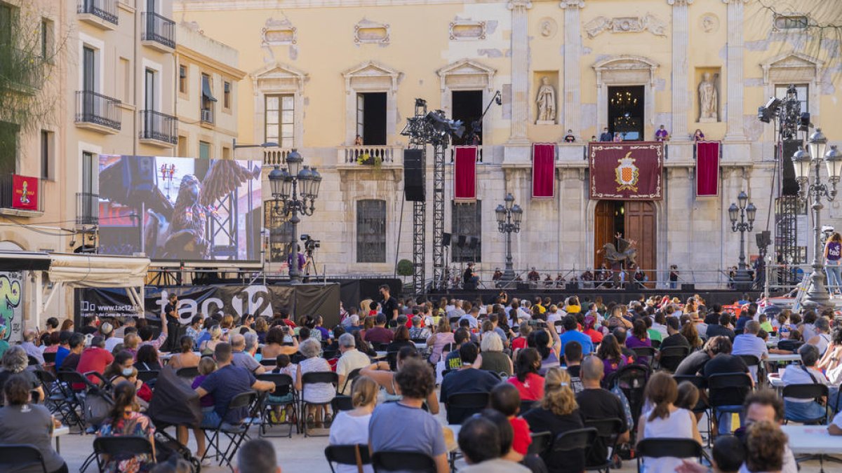 Los comunes creen que si se hubieran descentralizado los actos de Santa Tecla habría habido más público