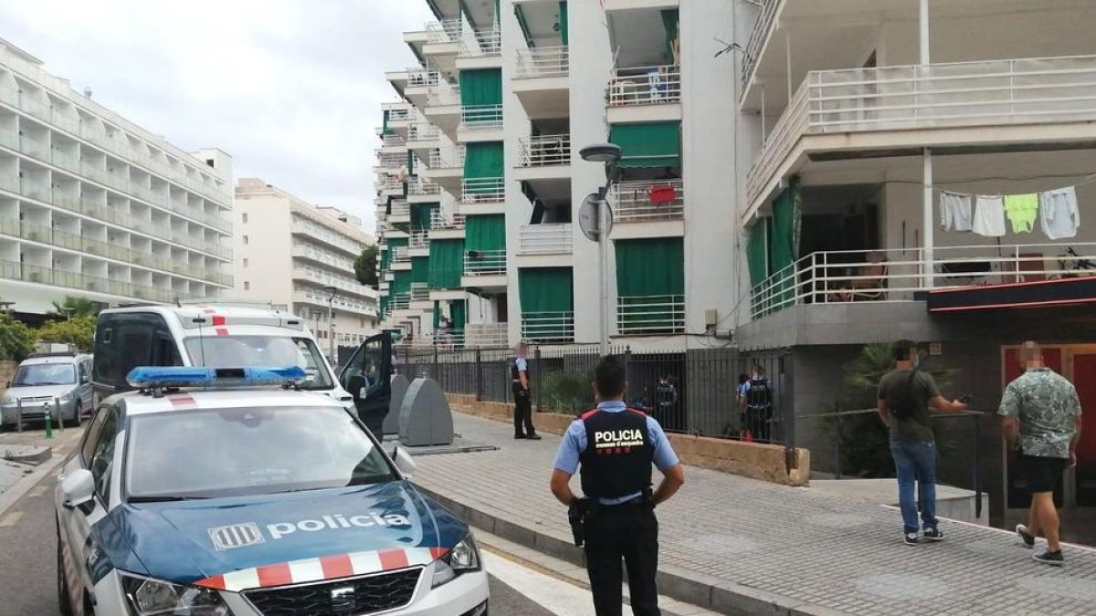 Los Mossos desarticulan un grupo criminal y detienen a seis personas especializadas en la venta de drogas en Salou