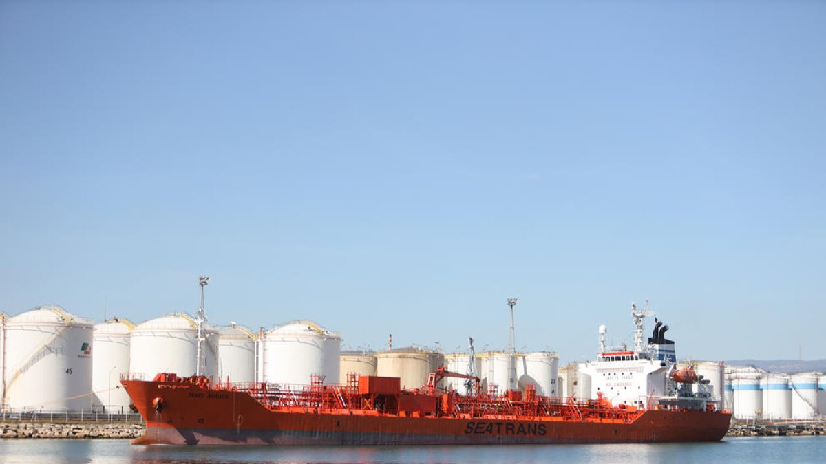 Los tráficos en el Puerto Tarragona superan las 3 millones de toneladas en octubre