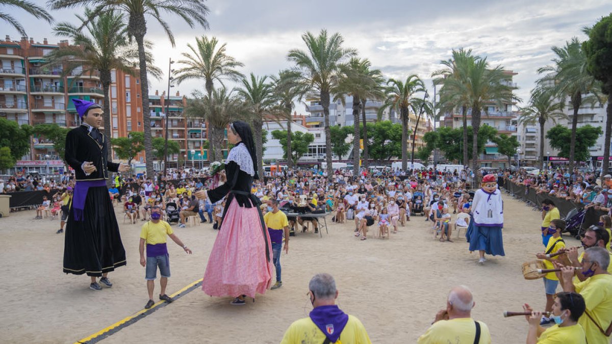 Vila-seca celebra el quart dia festiu amb els Gegants