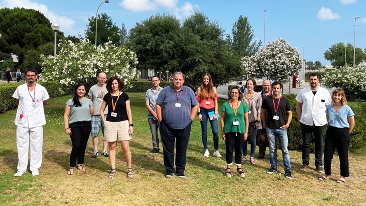 Identifiquen variants d'un gen que s'associen a formes greus de la covid-19 en homes joves i sans