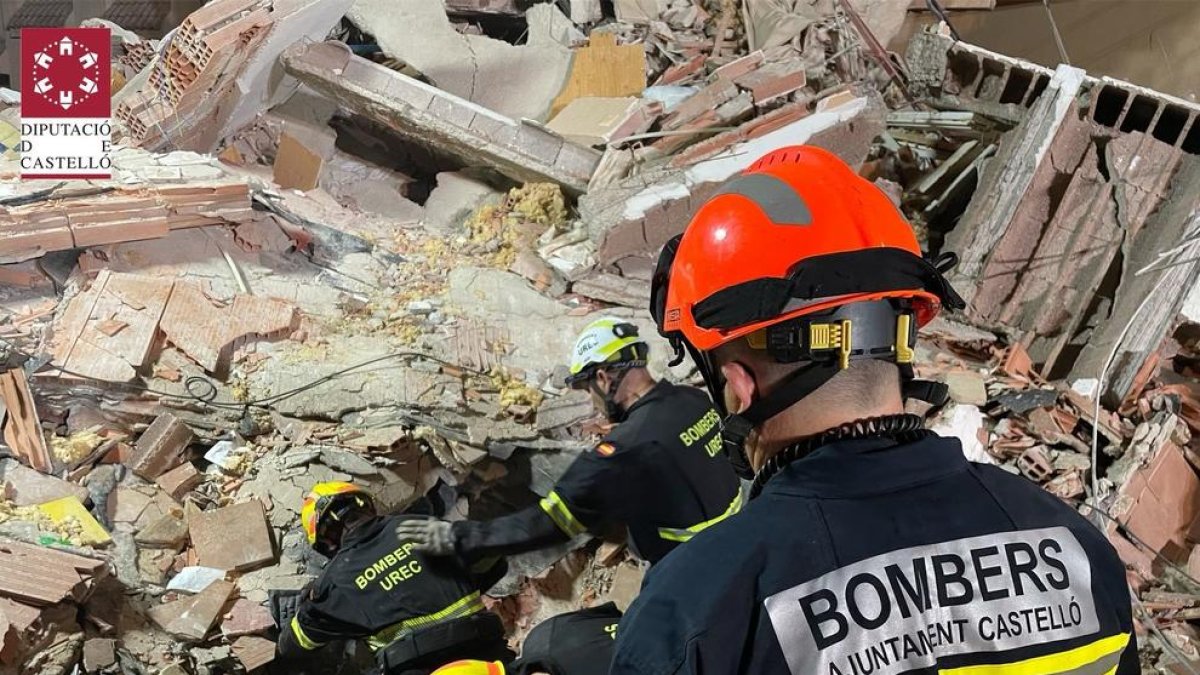 Troben mort un menor de 14 anys entre les runes de l'edifici esfondrat a Peníscola