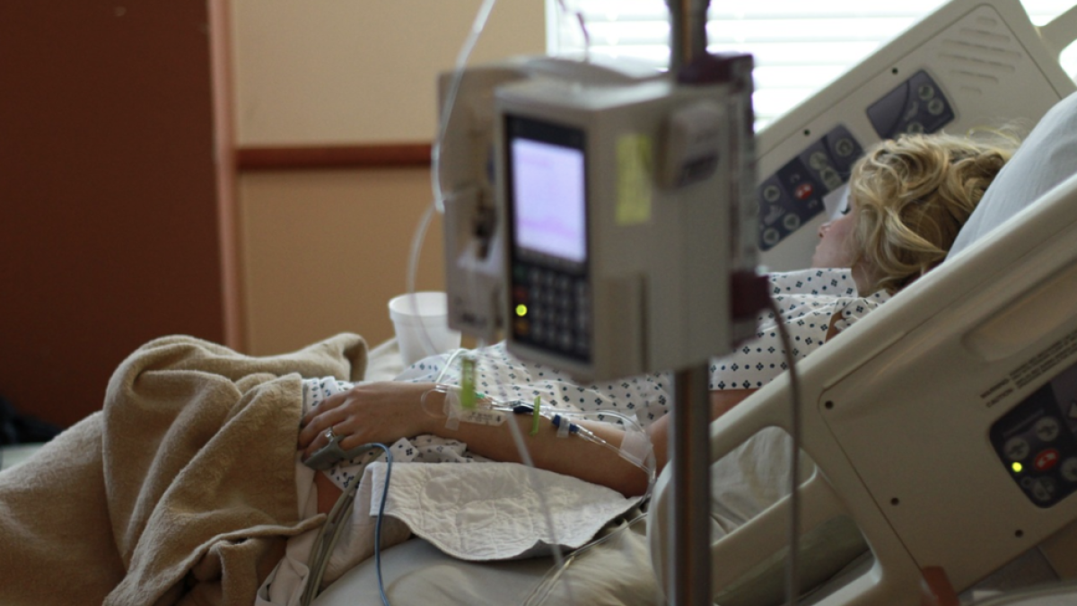 Torna a la vida 45 minuts després de quedar «clínicament morta» mentre el seu nét naixia en el mateix hospital