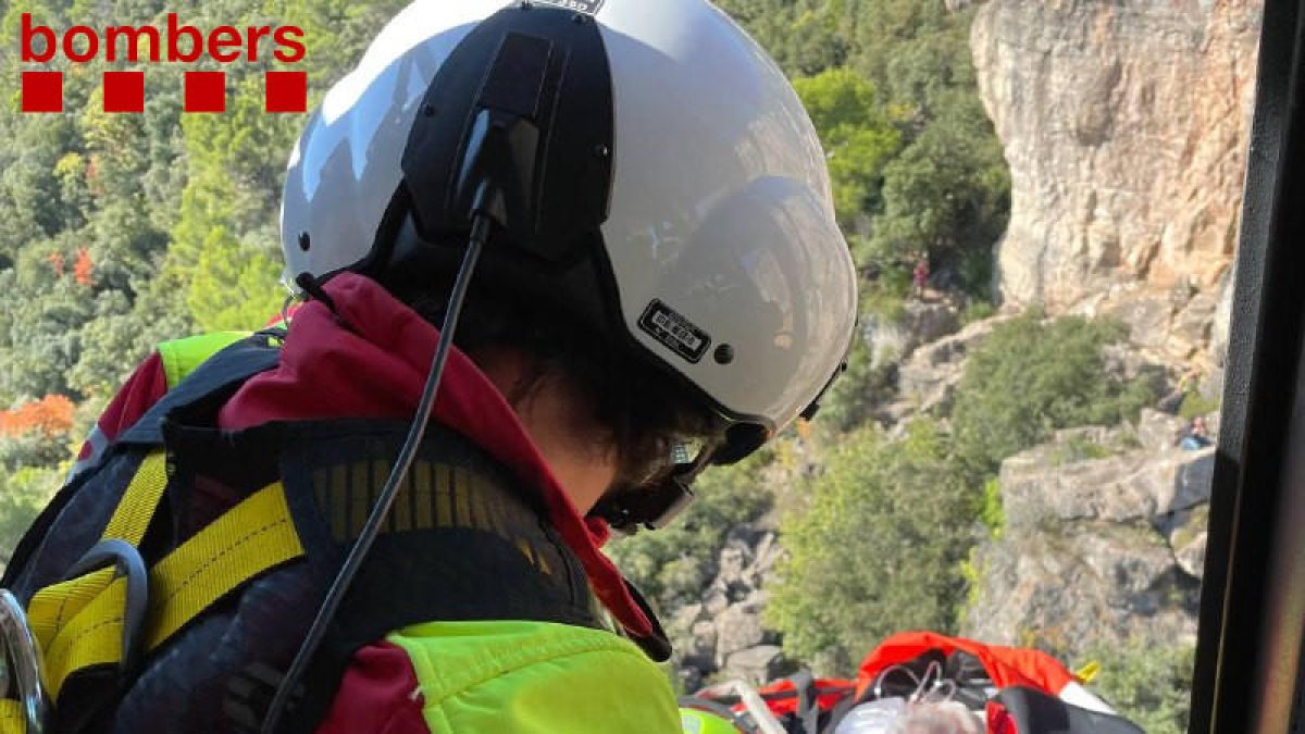 Rescaten en helicòpter a una persona accidentada a Montblanc