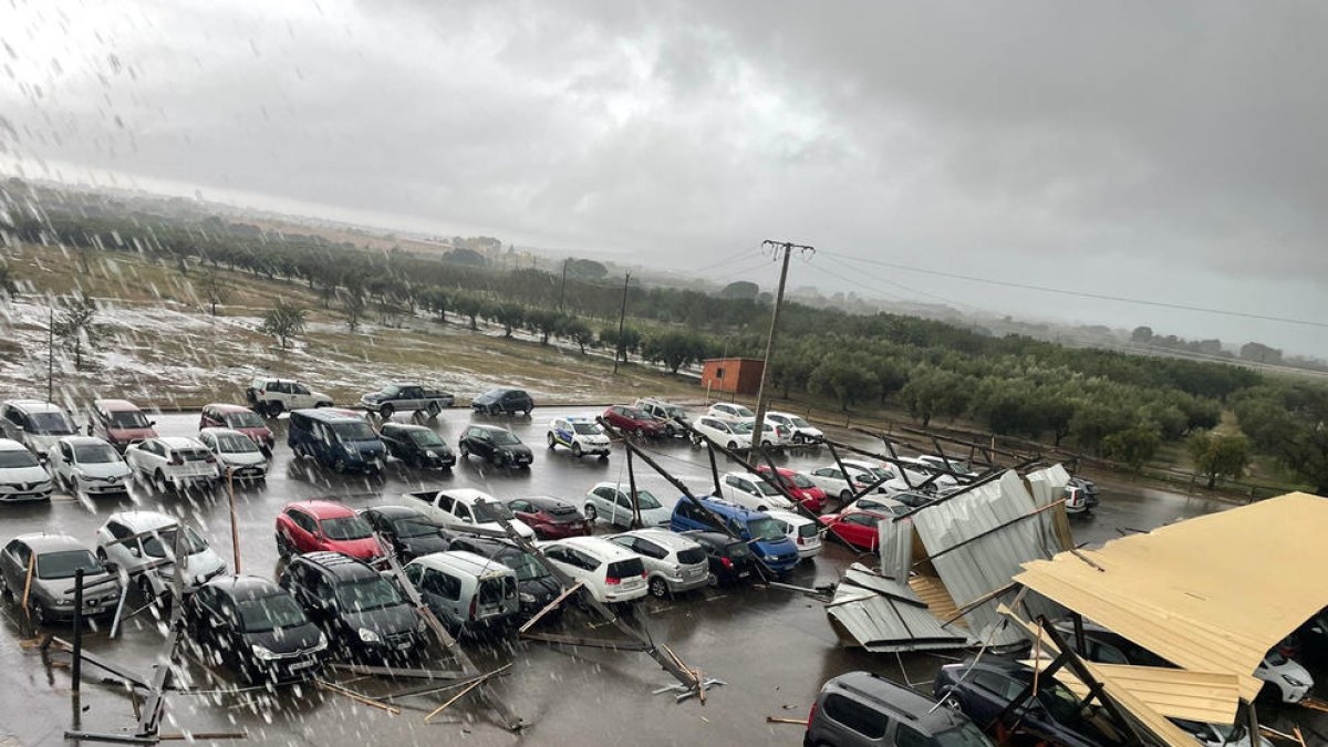 Bajan los avisos a los Bomberos relacionados con el temporal de lluvia y viento, con 14 durante la noche
