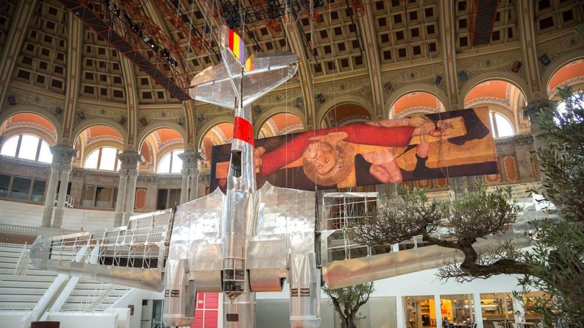 Els avions de la Sénia aterren al MNAC