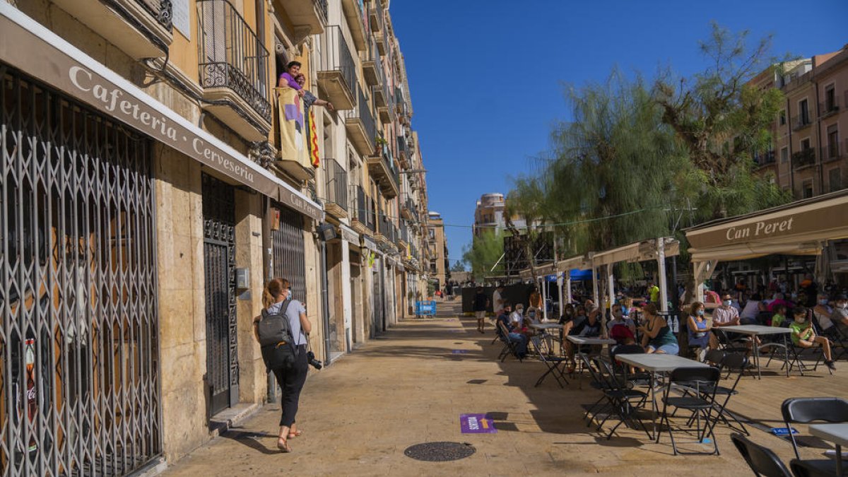 El sector hostaler de la plaça de la Font manté la protesta i no obrirà durant els actes de Santa Tecla