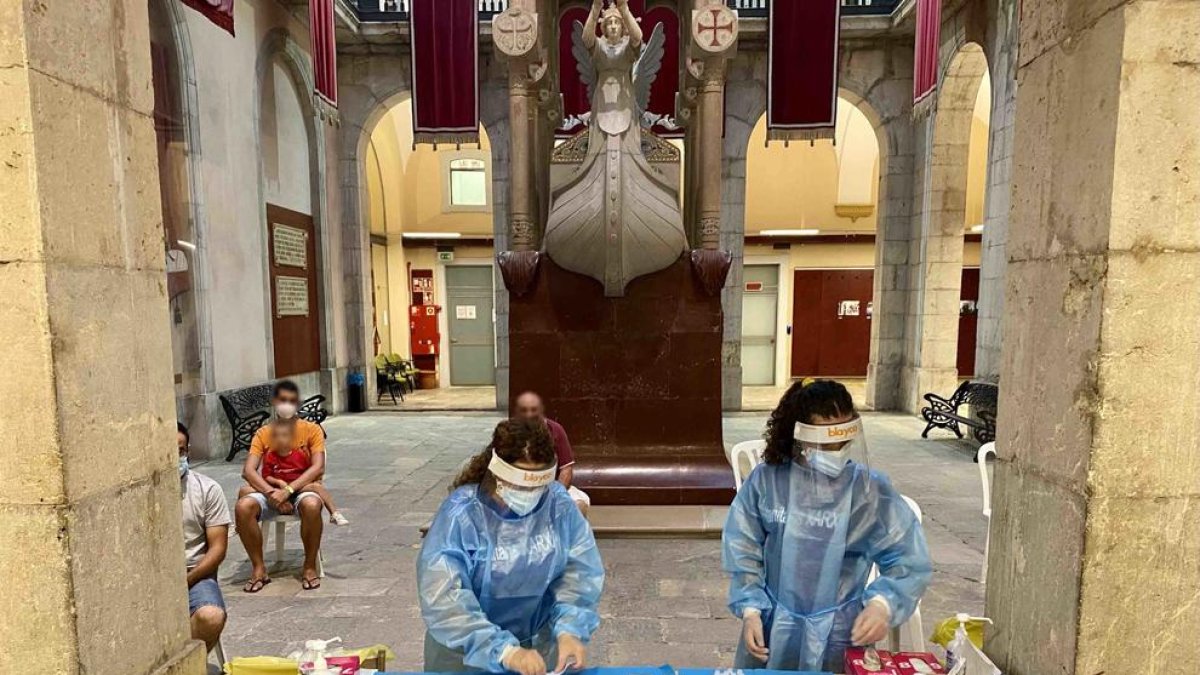 Covestro dona 100 tests d'antígens a les colles castelleres per la diada de Santa Tecla