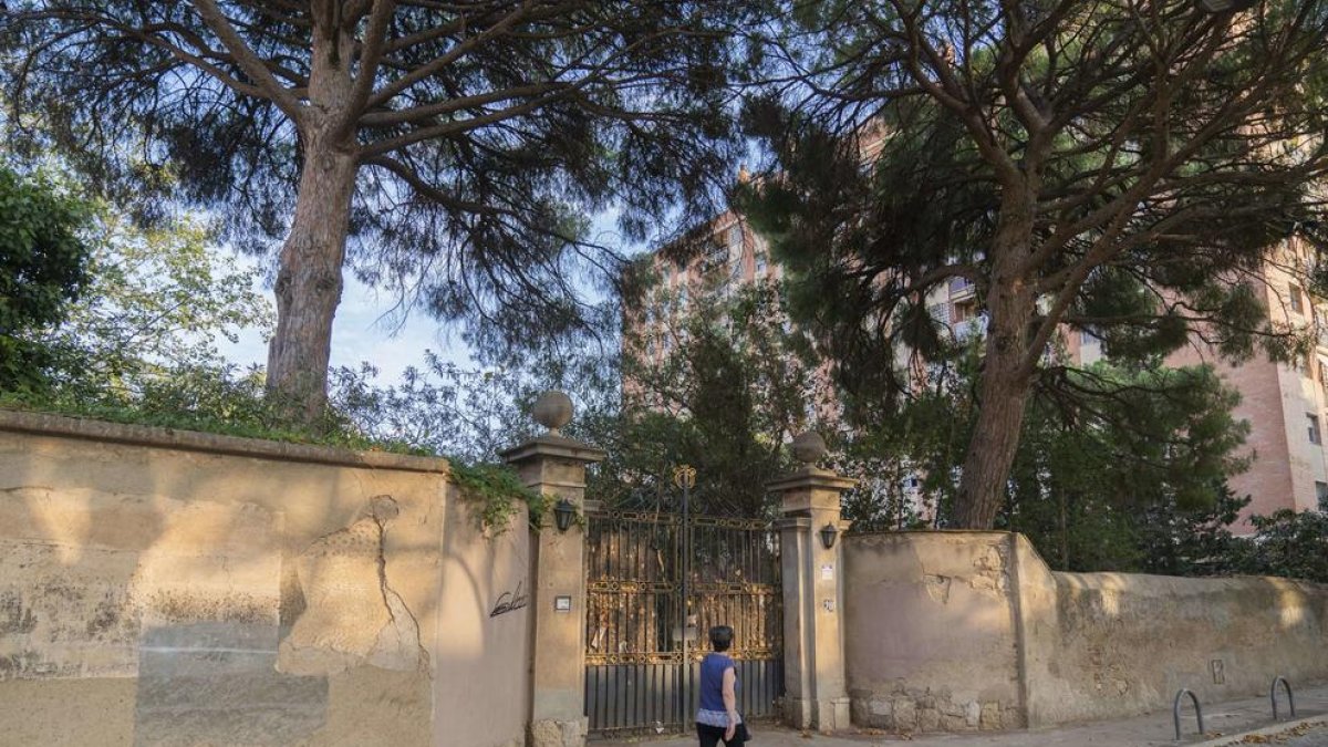 Los vecinos del Monestir de Reus quieren acabar con la dejadez del Mas Cot