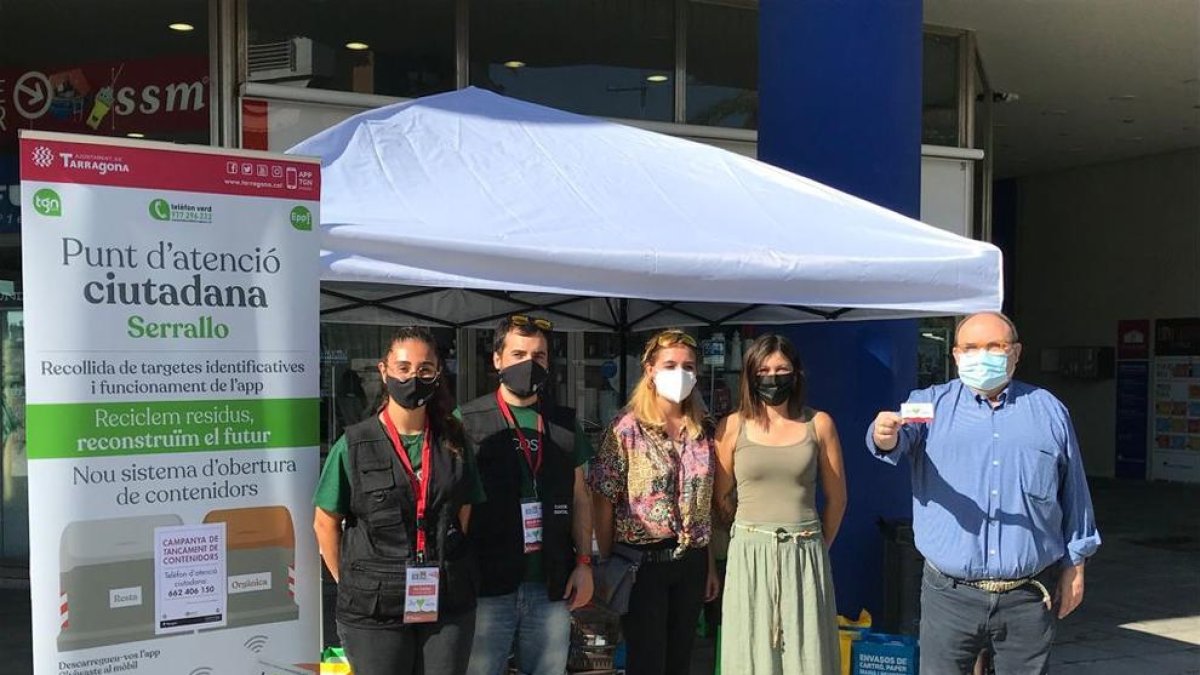 El Ayuntamiento de Tarragona inicia la campaña para repartir las tarjetas identificativas para el cierre de contenedores