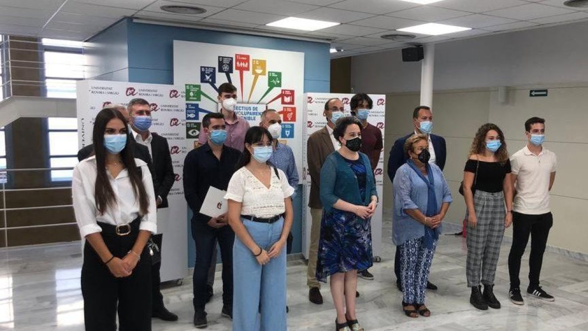 La URV signa un conveni amb empreses del territori per impartir la formació dual