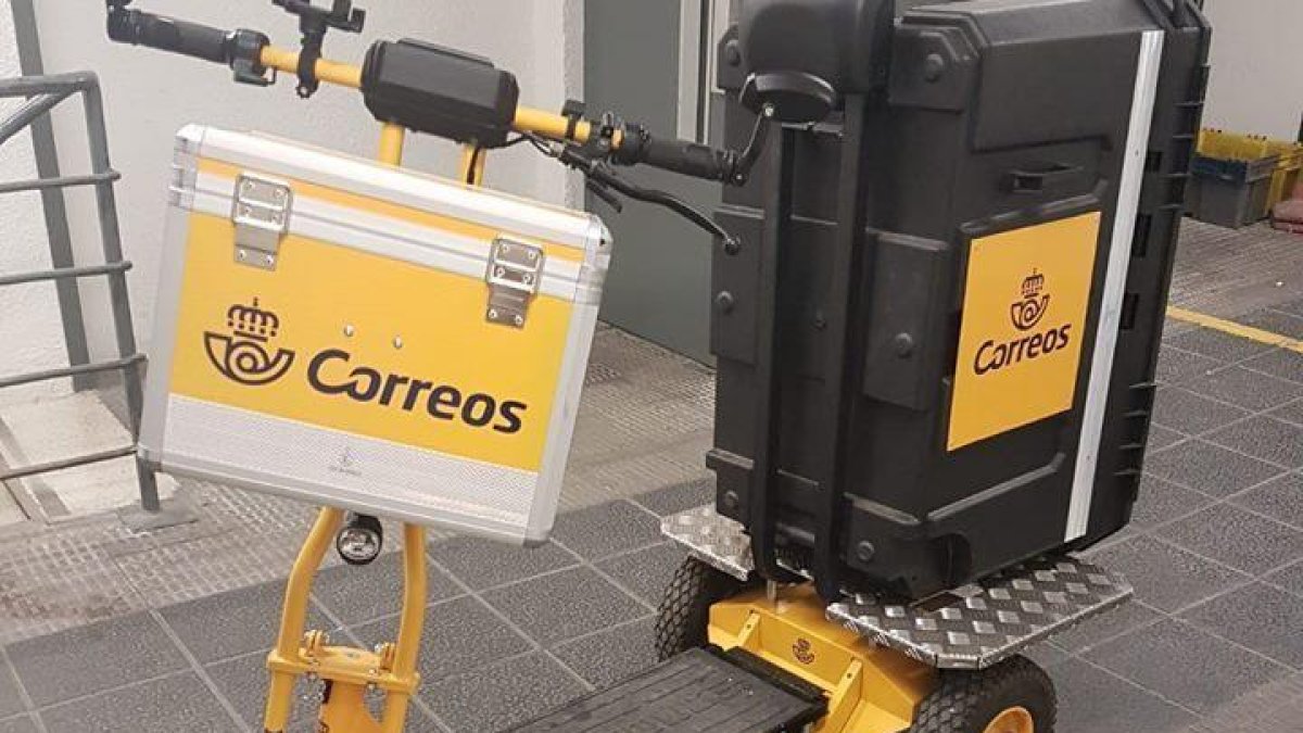 Correus posa en marxa un projecte pilot per fer repartiments amb patinets elèctrics
