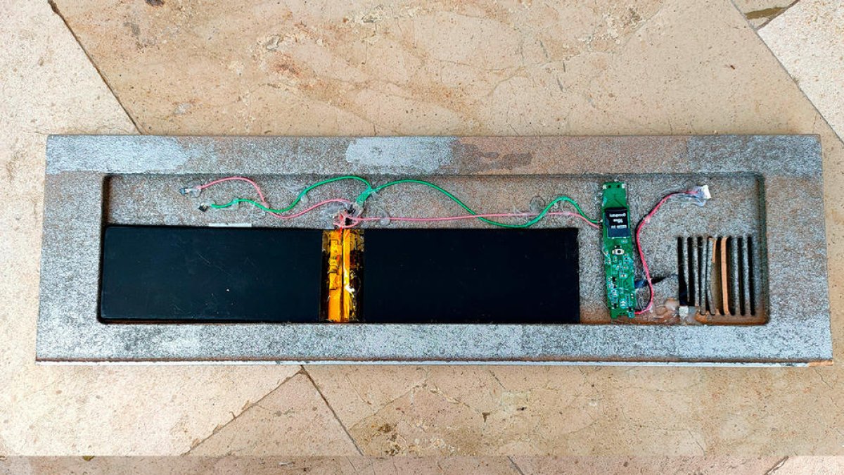 Detinguts dos homes a Salou quan intentaven manipular un caixer automàtic per estafar els clients