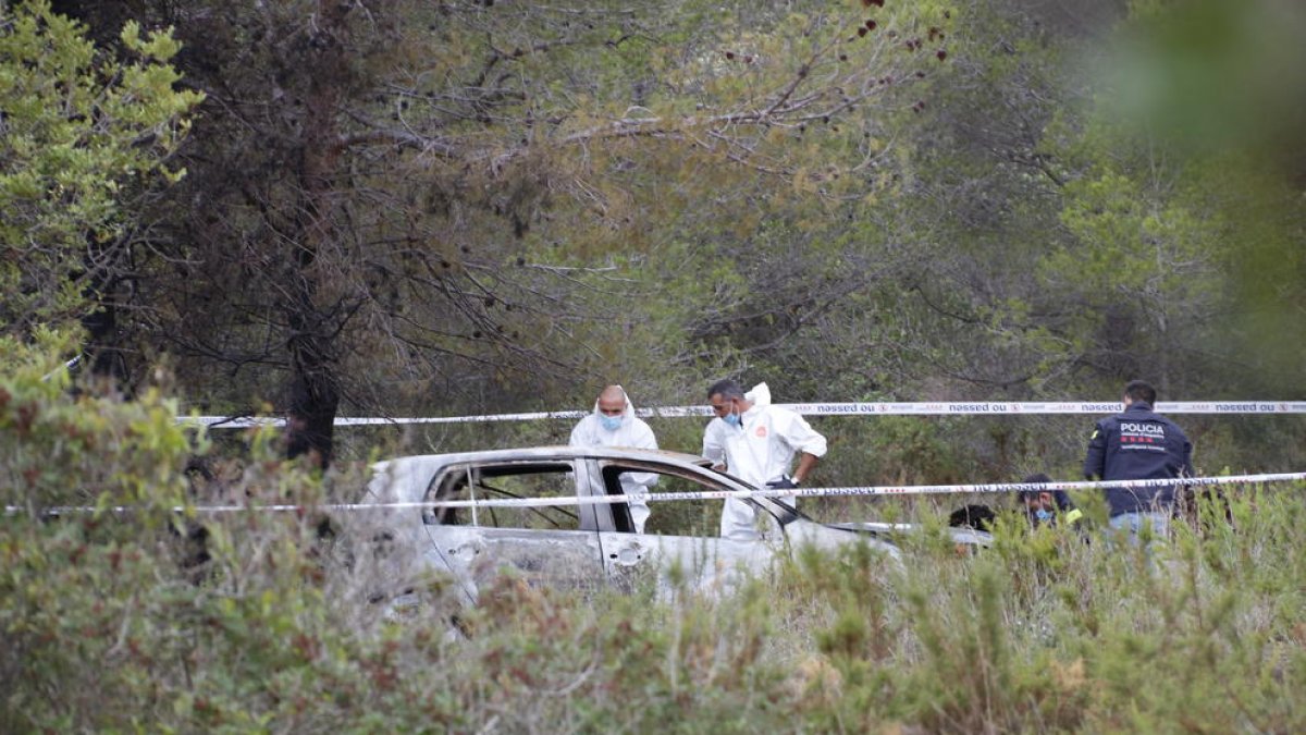 Troben un cadàver en un vehicle completament calcinat a Albinyana