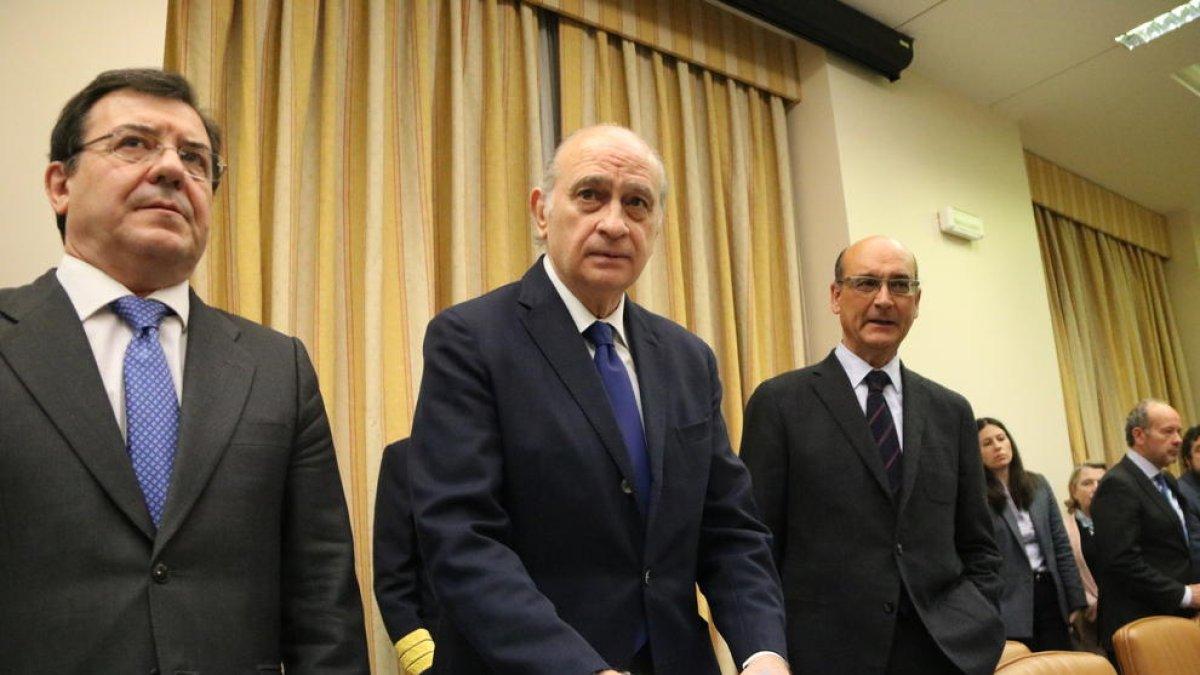 L'Audiència Nacional envia a judici l'exministre Fernández Díaz per la 'Kitchen' i exculpa De Cospedal