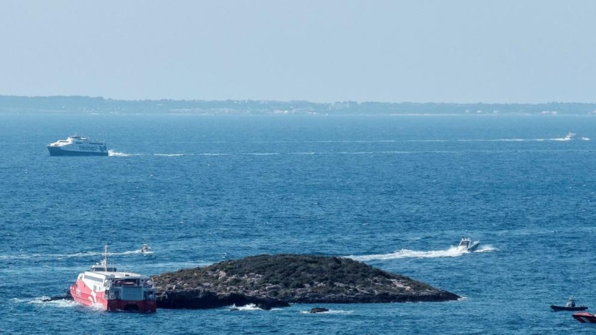 Evacuat a Mallorca un menor en estat greu després que xoqués el ferri on viatjava contra un illot a Eivissa