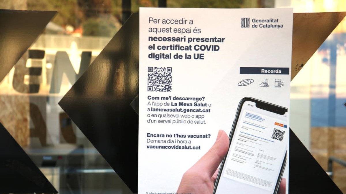 Salud suspende temporalmente la obligación de enseñar el pasaporte covid a la restauración a causa de los problemas técnicos