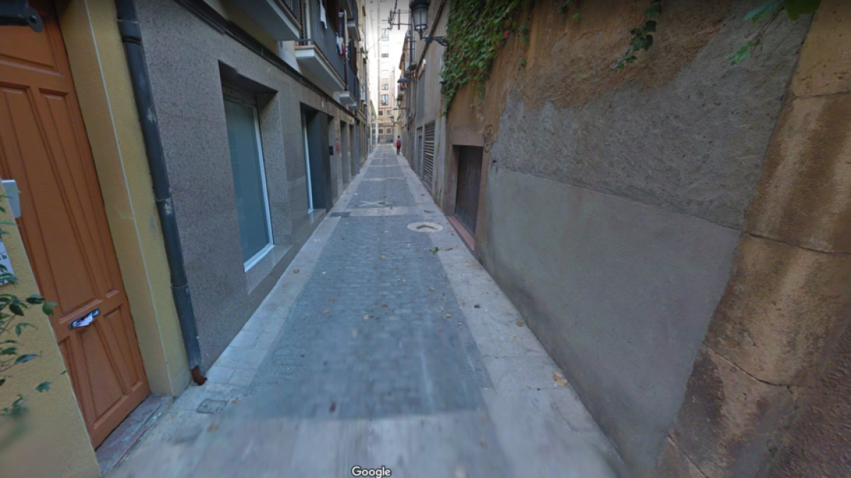 Detingut per pegar un jove a Reus al crit de «maricón»