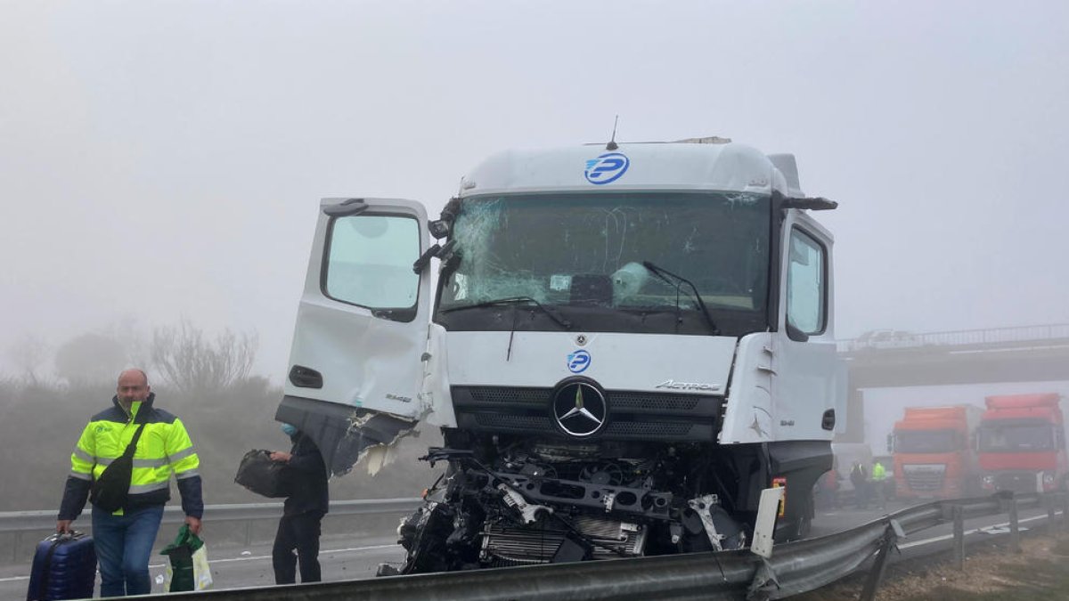 Se elevan a tres las víctimas mortales en el accidente múltiple al AP-2 en Castelldans