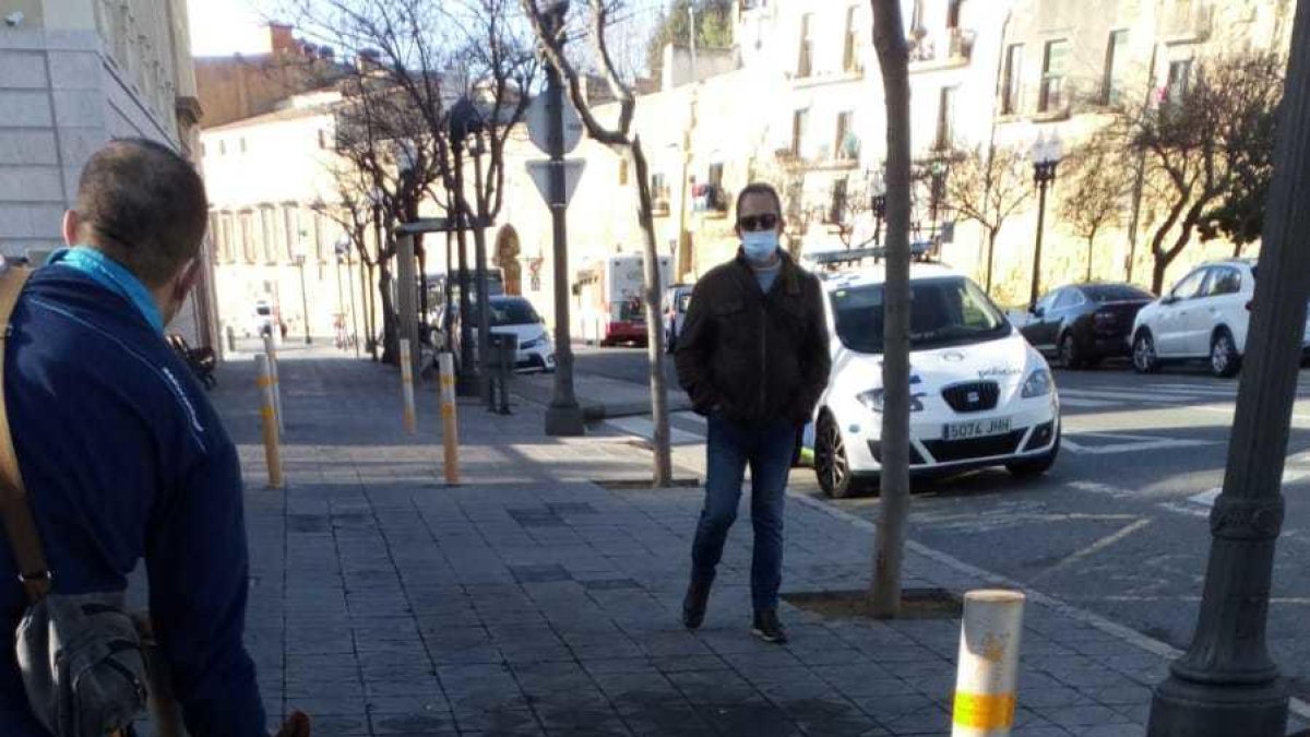 Dues cabres es passegen per Tarragona