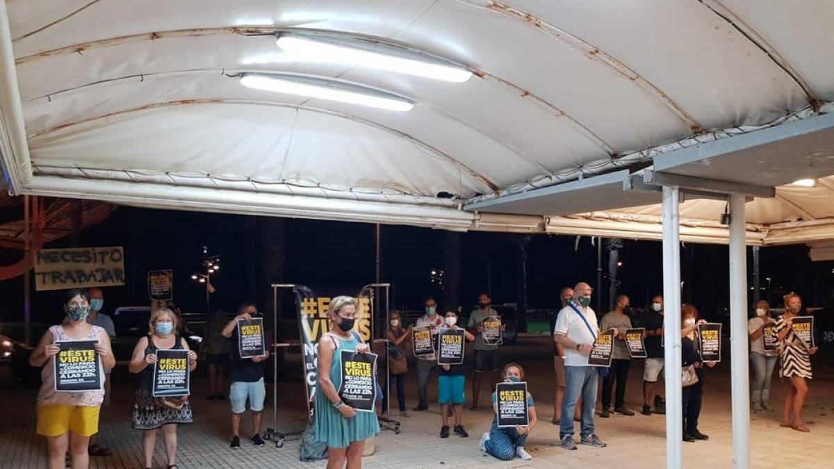 Els comerciants de Salou i la Pineda es manifesten per ampliar els seus horaris