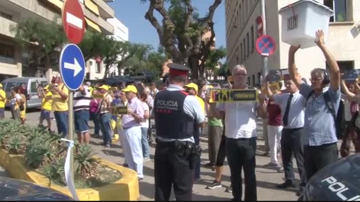marcha silenciosa, Tarragona, 1-O, manifestación, silencio, Mossos d'Esquadra, comisaría, Guardia Civil, policía española