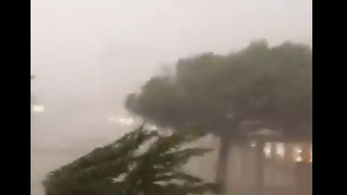 Una tormenta pasa por Tarragona y deja fuertes lluvias y granizo