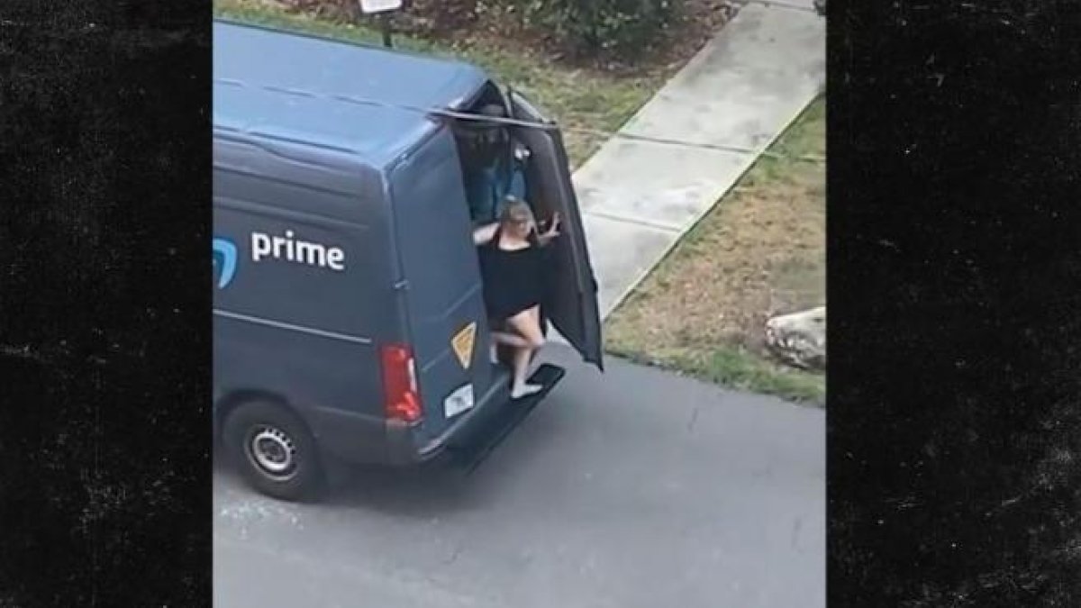 Acomiadat un repartidor de Amazon després d'enxampar a una noia sortint de la seva furgoneta