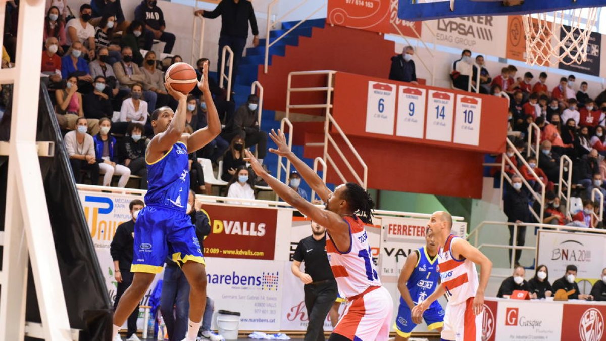 El CBT s'emporta el derbi (56-62)