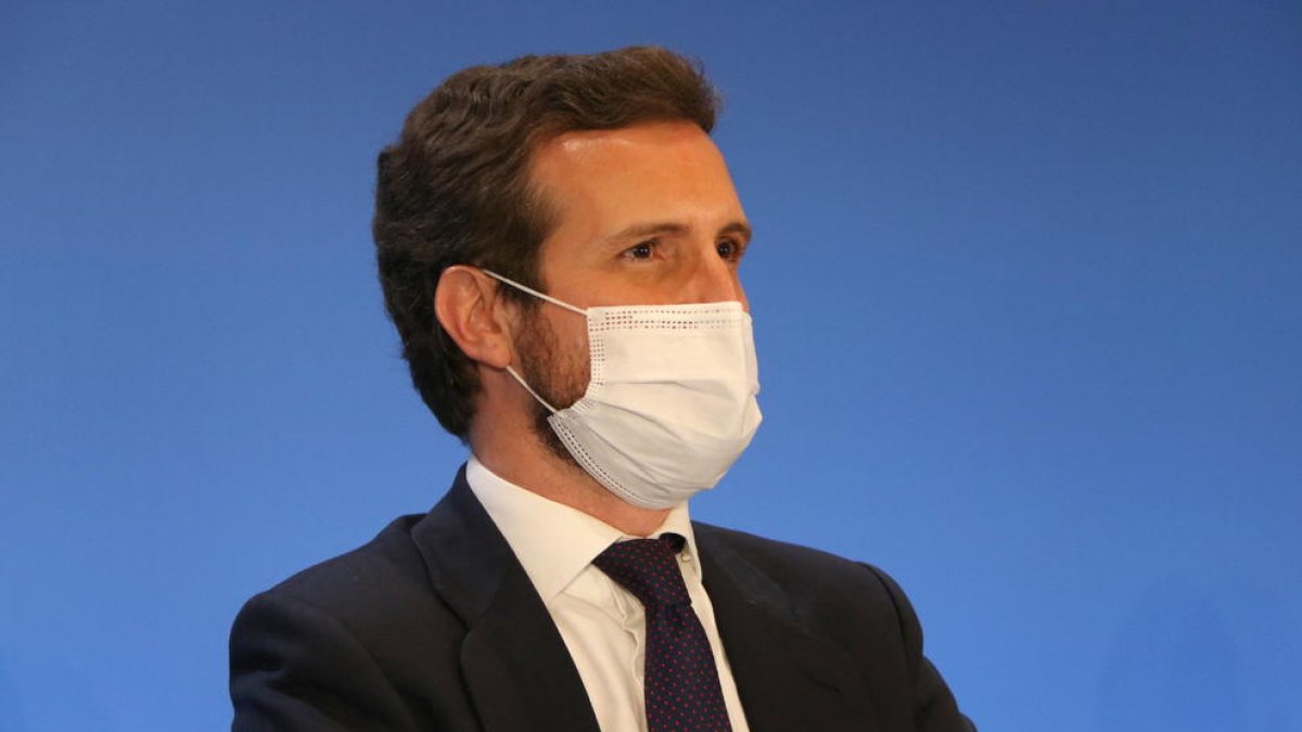 Casado marxa de la presidència del PP i promet «lleialtat» a Feijóo
