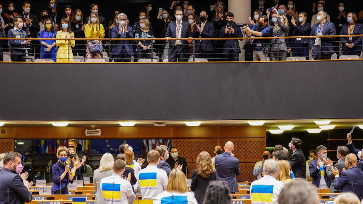 L'Eurocambra demana donar a Ucraïna «l'estatus de candidat a la UE»