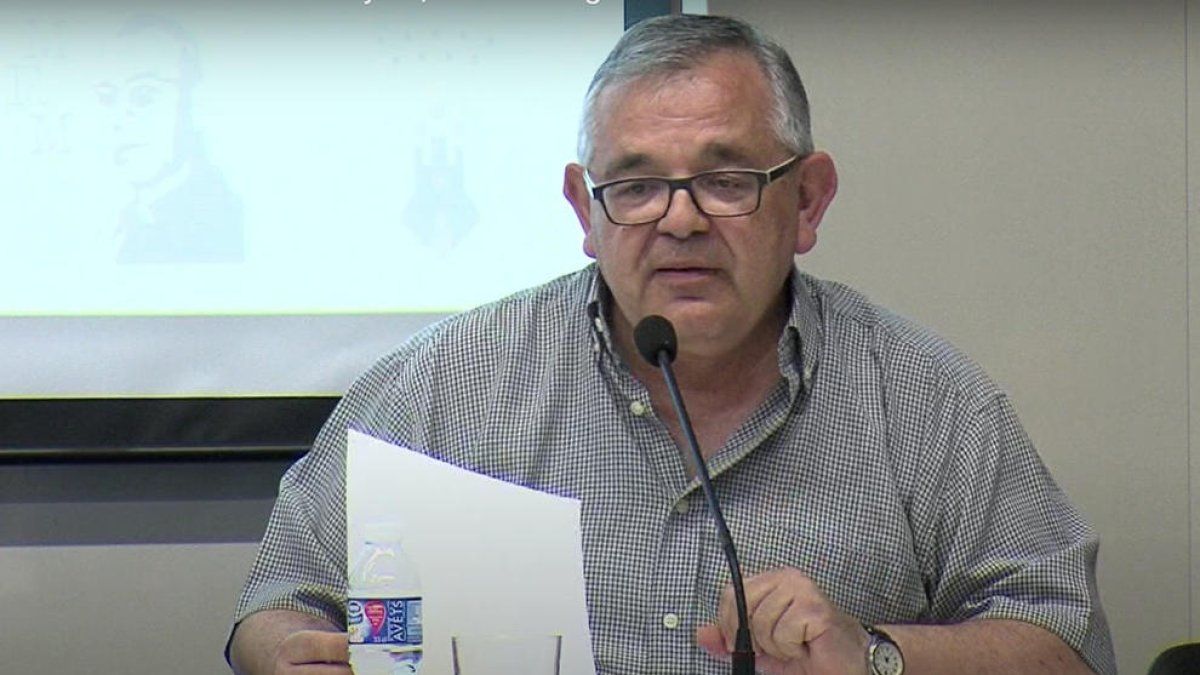 Manuel Fuentes vuelve a ejercer de docente y mosén después de la acusación de abusos sexuales